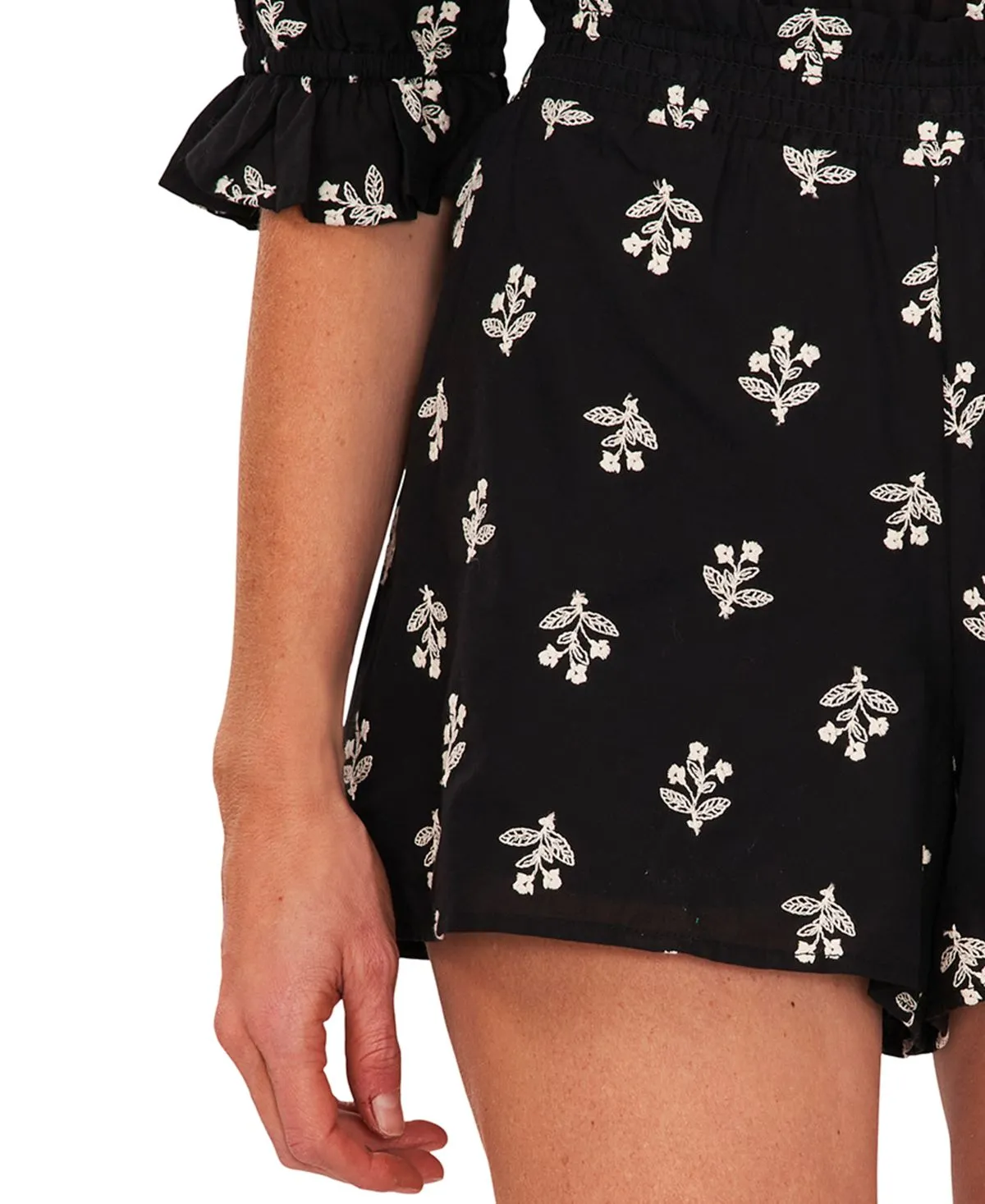 CeCe Women's Floral Embroidered Shorts Black Size Large