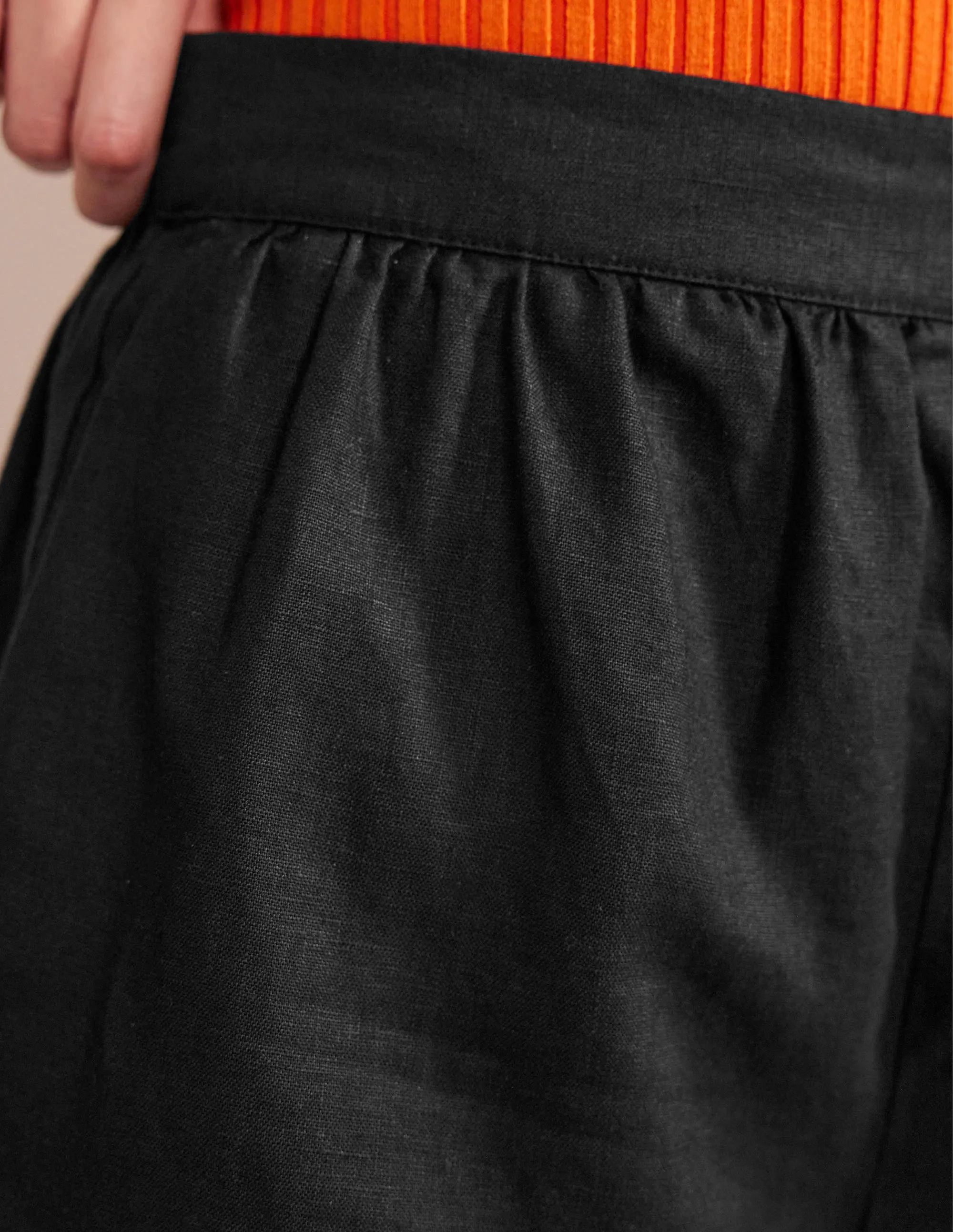 Pull-on Linen Shorts-Black