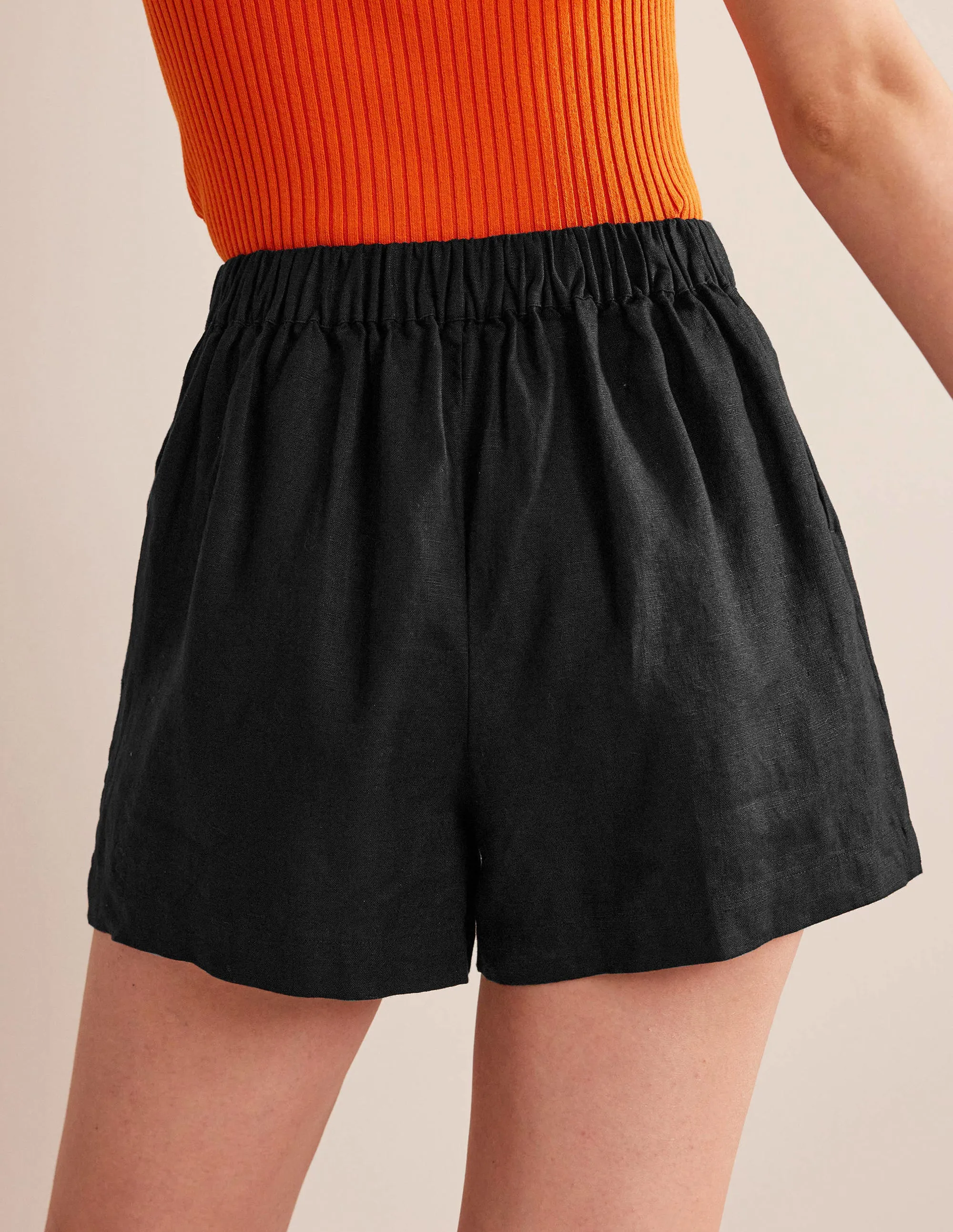Pull-on Linen Shorts-Black