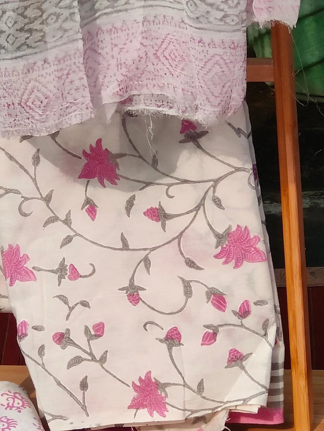 WHITE PINK BLOCK PRINT SUIT SET